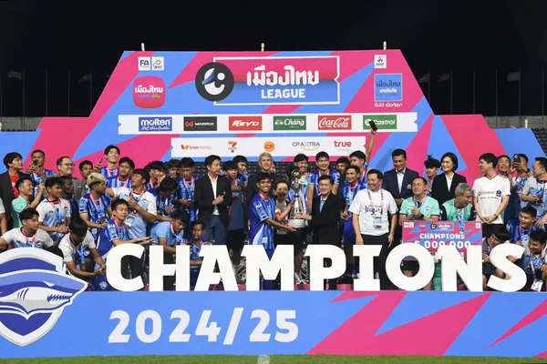 ชลบุรี เอฟซี แชมป์ไทยลีก 2