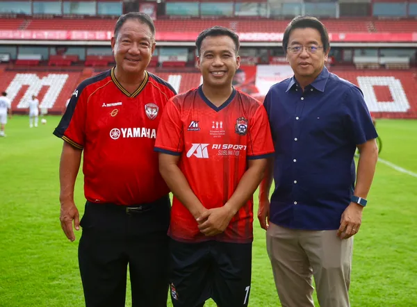 ดัสกร ทองเหลา