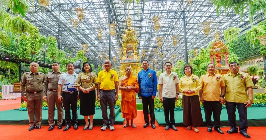 สวนนงนุชพัทยา จัดงานหล่อเทียนเข้าพรรษา เพื่อถวายเป็นพุทธบูชา 9 วัด 9 วัน