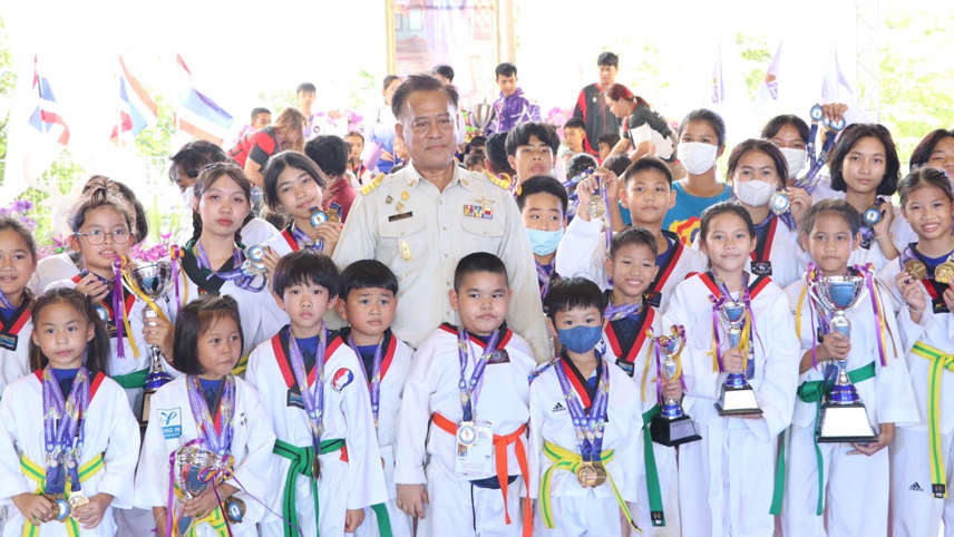 "ชีวิน-พีเค"ครองถ้วยพระเทพฯเทควันโดอบจ.อุตรดิตถ์