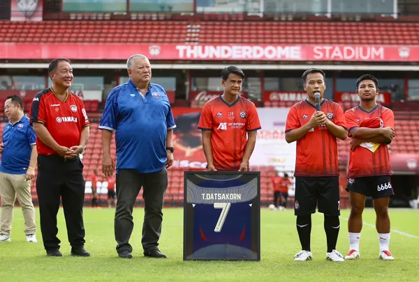 ดัสกร ทองเหลา